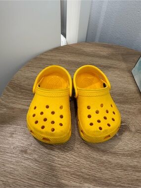 Croc Baby Yellow Slip-On Crocs - Size 2/3